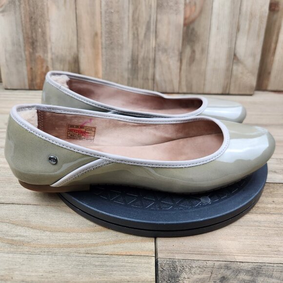 Womens Ugg Antora size 8 Patent Leather Slip On Flats - Picture 2 of 9